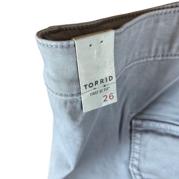 Torrid Grey Size 26 NWT Shorts Button Front - Picture 3 of 6